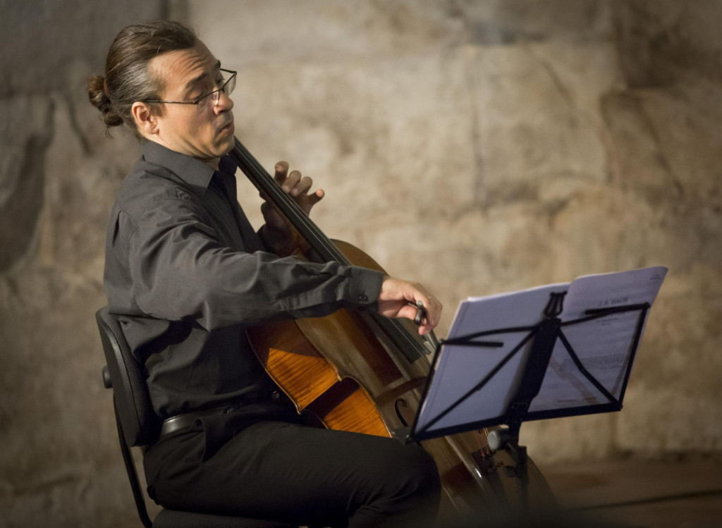 Split, 100718.&lt;br /&gt;
Podrumi Dioklecijanove palace.&lt;br /&gt;
U okviru ciklusa Ljetne cari klasicne glazbe nastupio je violoncelist Mihovail Karuza.&lt;br /&gt;
