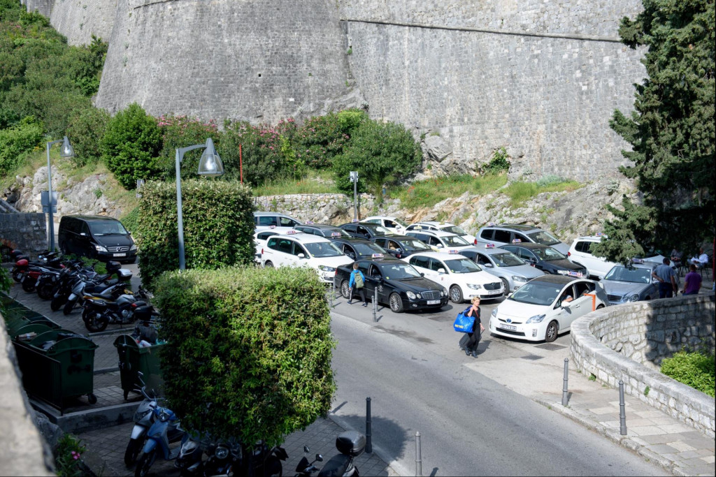 Općinski sud u Dubrovniku jučer je presudio u korist nekolicine taksista koji su tužili Grad Dubrovnik 
