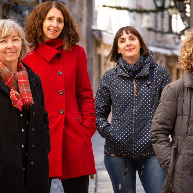 Carolyn Boyd Tomasović, Jelena Mandić, Renata Maček i Danica Tomasović.