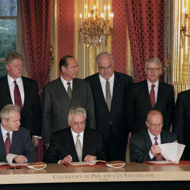 Slobodan Milošević, Franjo Tuđman i Alija Izetbegović na potpisivanju Daytonskog sporazuma