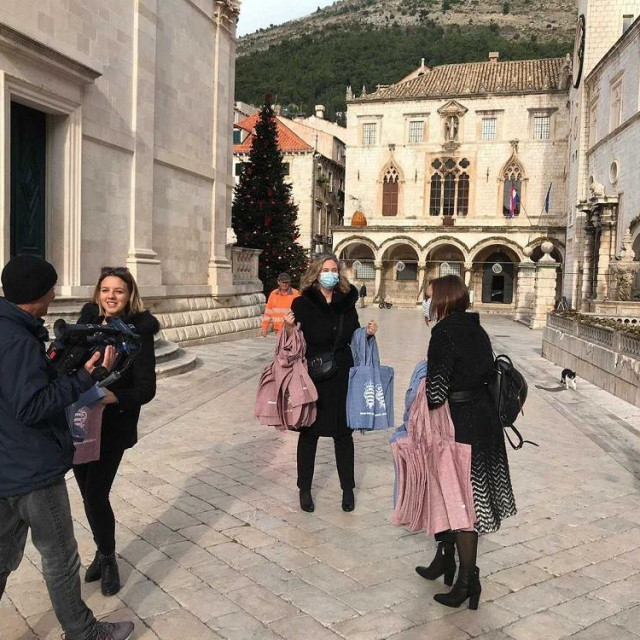 Grad Dubrovnik organizirao dijeljenje platnenih vrećica prihvatljivih za okoliš