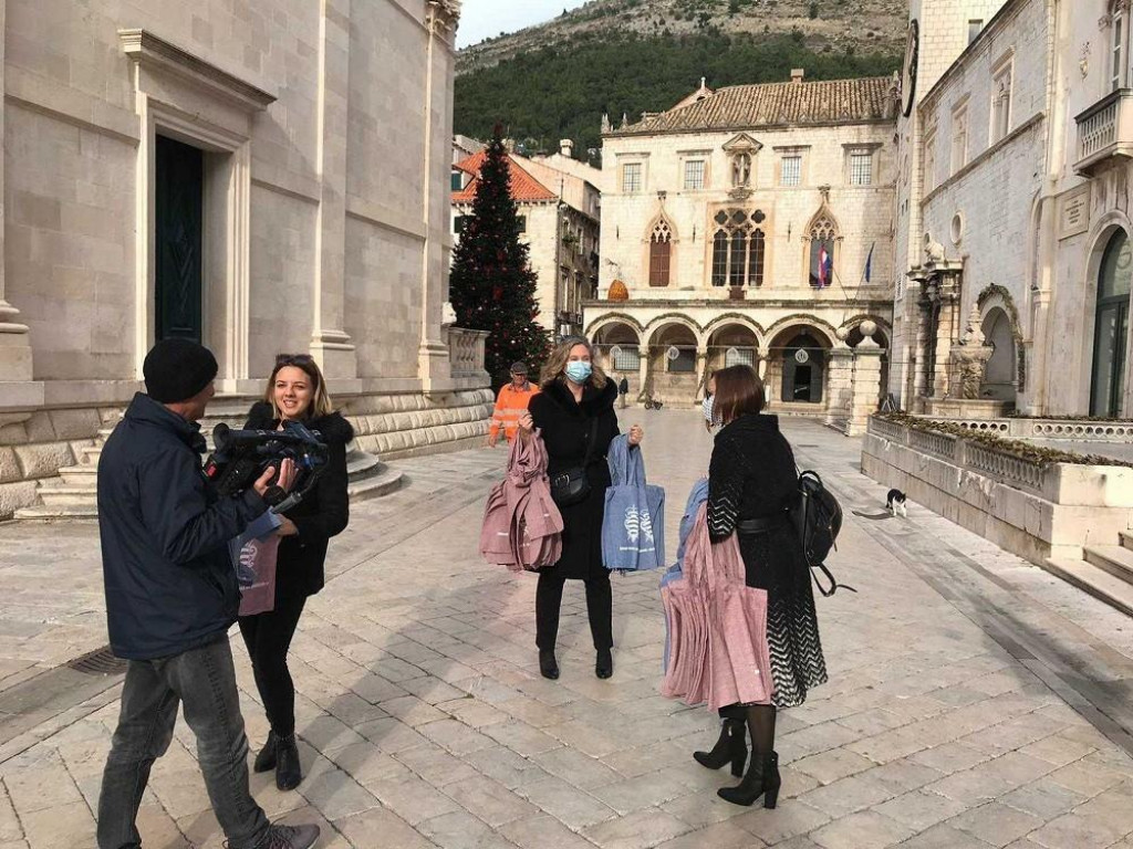 Grad Dubrovnik organizirao dijeljenje platnenih vrećica prihvatljivih za okoliš