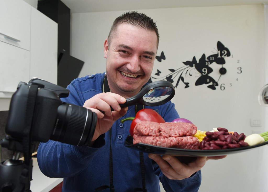Sasa Vukić, kuhar amater koji svoje recepte objavljuje u video klipovima a prati ga milijunska publika iz 200 zemalja