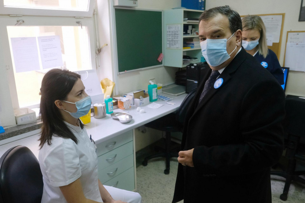 Ministar Beroš na cijepljenju zdravstvenih djelatnika u Klinici za infektivne bolesti Dr. Fran Mihaljević