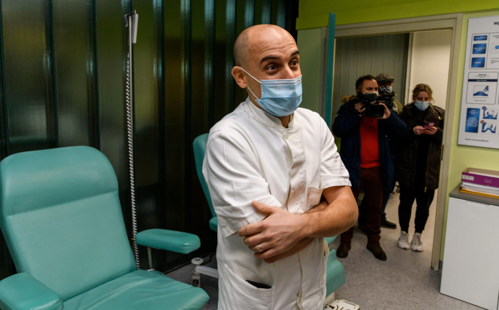&lt;br /&gt;
Doktor Željan Antulov prvi je primio novo cjepivo protiv Covid -1 9 u šibenskoj  bolnici.&lt;br /&gt;
 