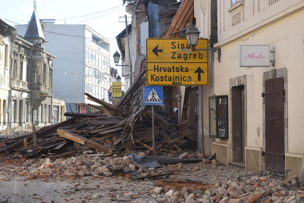 Ulice Petrinje nakon potresa