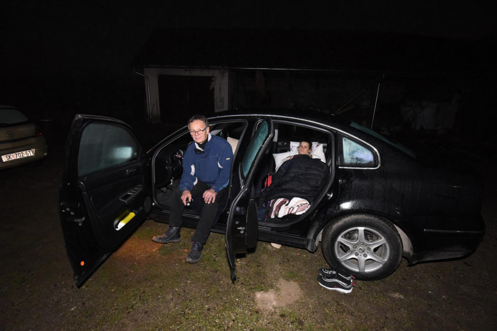 Duško Lončar i kćerkica noć su proveli u automobilu