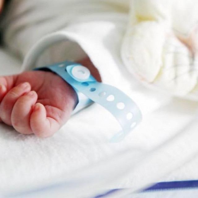 U ponoć i jednu minutu u Sisku je rođena prva beba u Hrvatskoj u 2021. godini