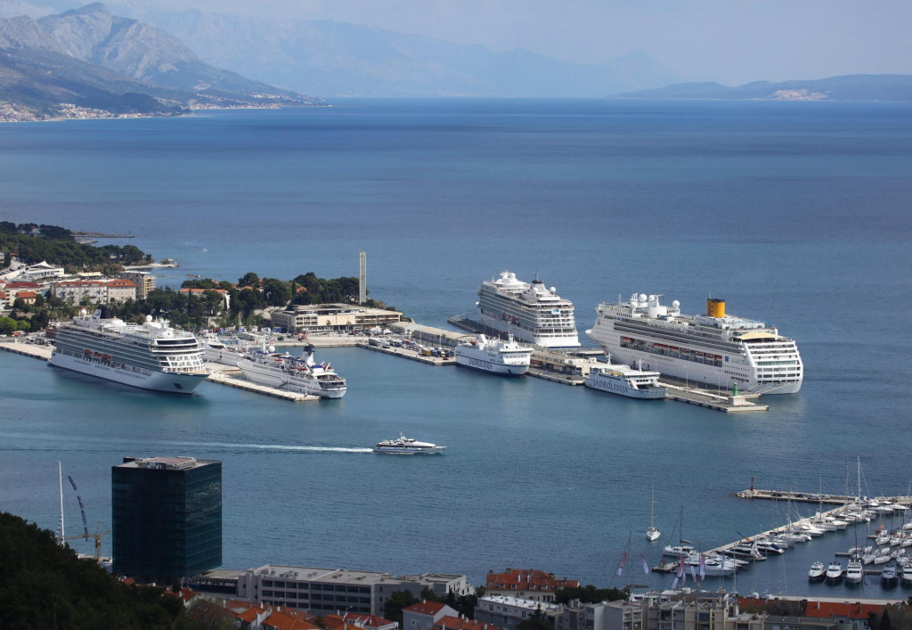 Split kao daleko najveća hrvatska putnička luka i druga teretna luka navodno spada u &amp;#39;druge manje luke&amp;#39;, tvrde u gradskom SDP-u 