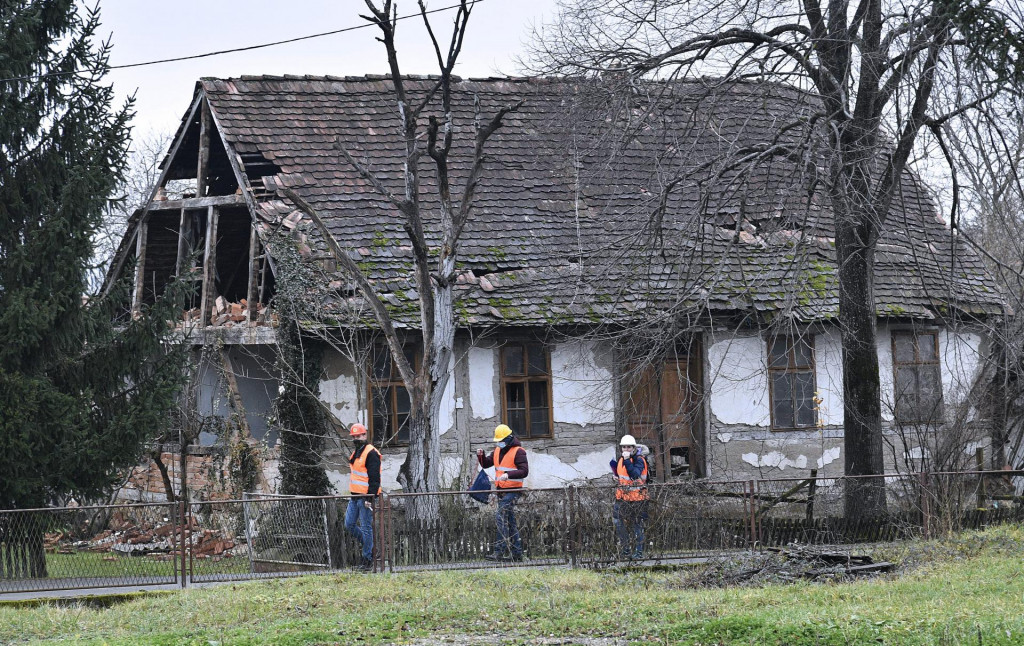 Statičari obilaze srušene kuće na petrinjskom području