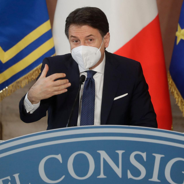 Premijer Giuseppe Conte u velikim je problemima