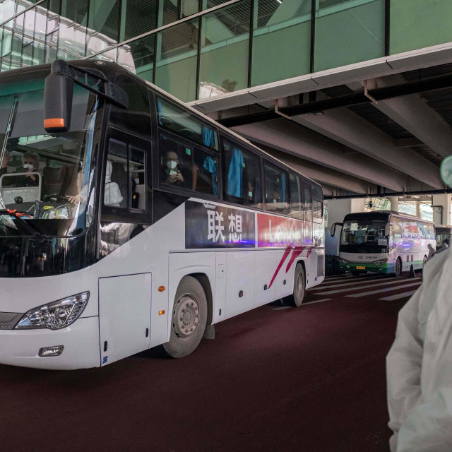 Autobus sa stručnjacima WHO-a stigao u Kinu 