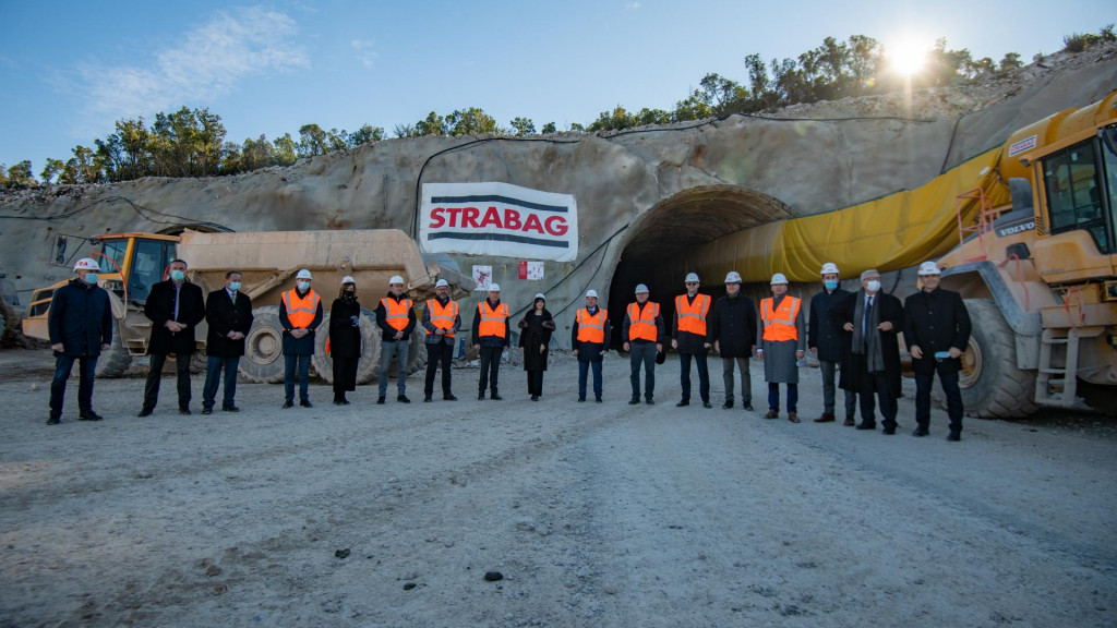 Ministar Oleg Butković obišao je gradilište pristupnih cesta kod tunela Debeli brijeg na Pelješcu