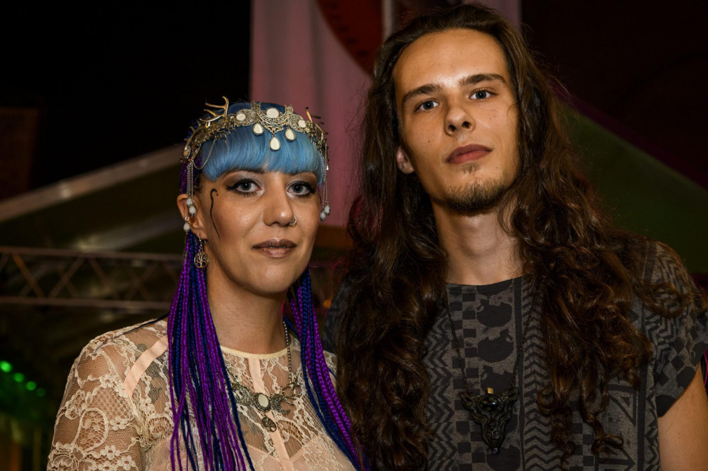 Nina Kraljić s dečkom Dorjanom snimljena na Festivalu dalmatinske šansone Šibenik 2019. godine
