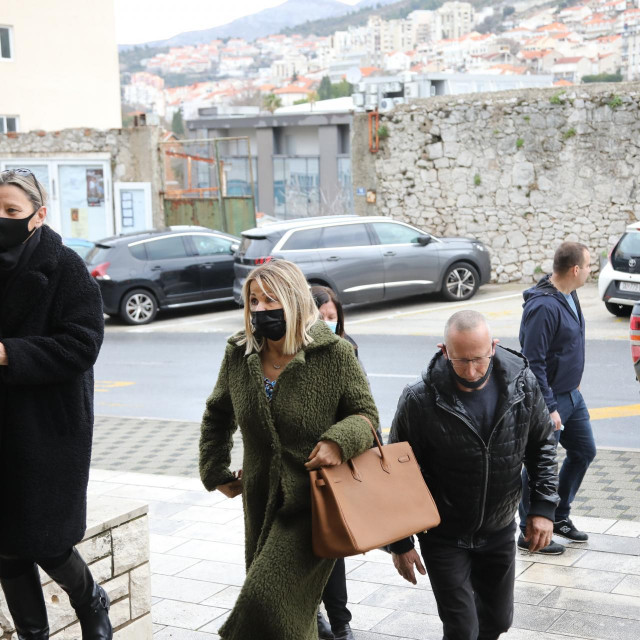 Odvjetnica Doris Košta s roditeljima nastradalih radnika HE Dubrovnik