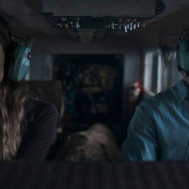 Glumci Allison Williams i Alexander Dreymon izgubljeni u pilotskoj kabini