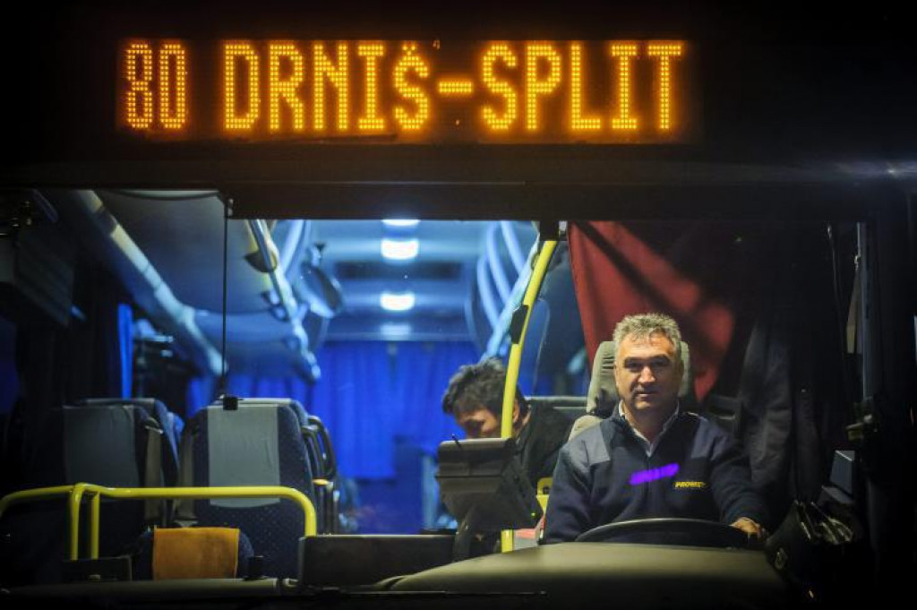 Prometov autobus koji vozi na relaciji Drniš-Split