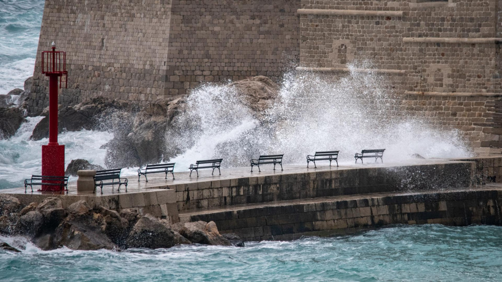 Subota u Dubrovniku u znaku je južine i valovitog mora