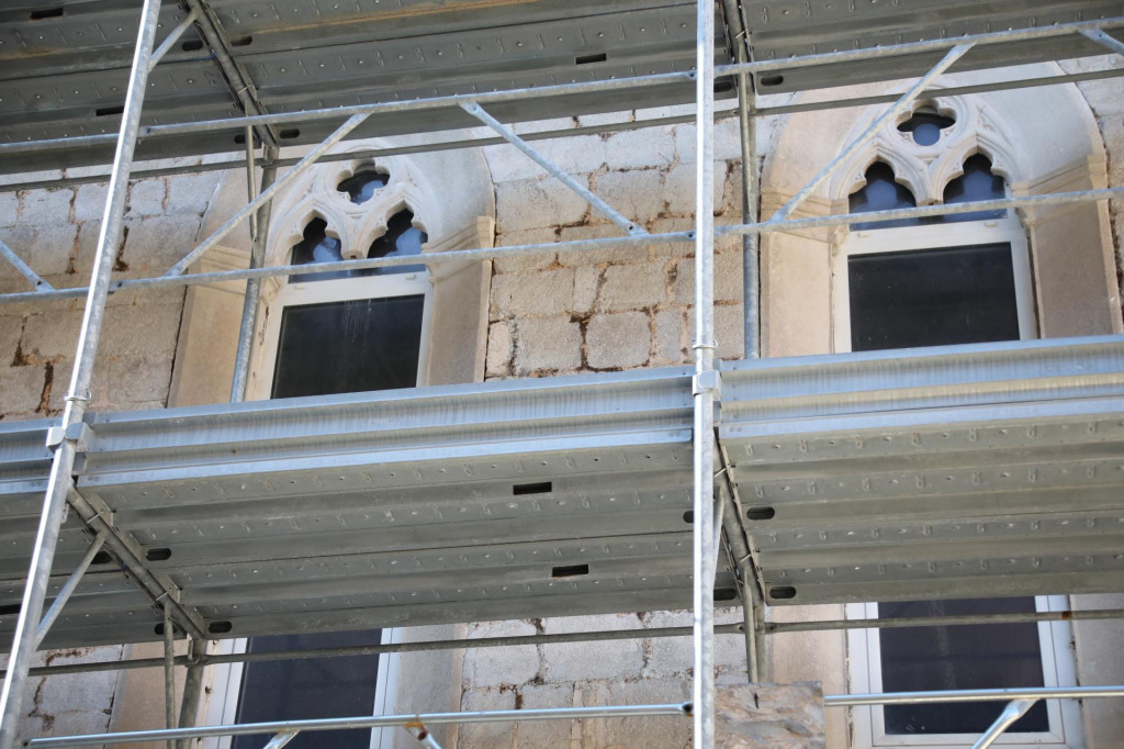 Obnova crkve svetog Dominika na kojoj su postavljeni PVC prozori