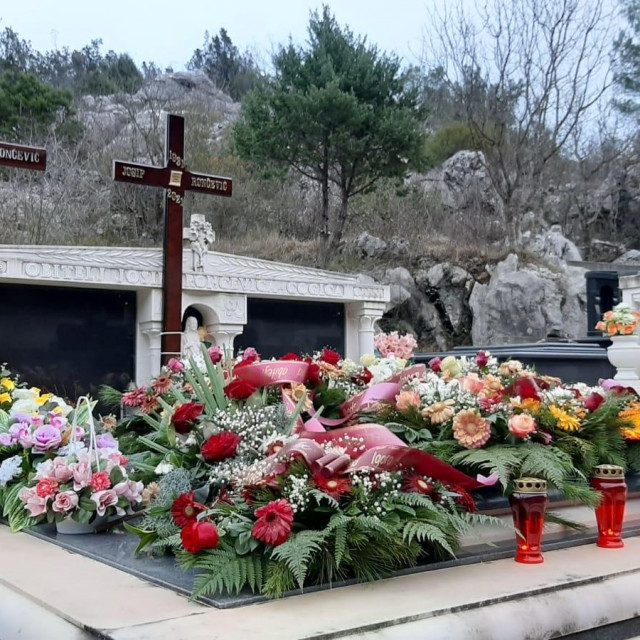 Josip Rončević je umro od posljedica puknuća čira, Pokopan je u srijedu na groblju Nova Brista-Splice