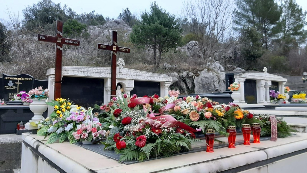Josip Rončević je umro od posljedica puknuća čira, Pokopan je u srijedu na groblju Nova Brista-Splice