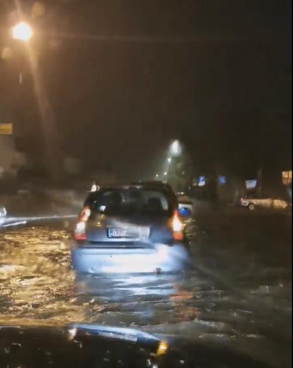 Ulica Iva Vojnovića je pod vodom