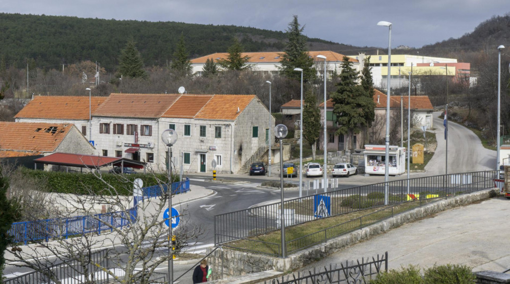 Lovreć je poprište priče iz suđenja satniku Storeliju&lt;br /&gt;
 