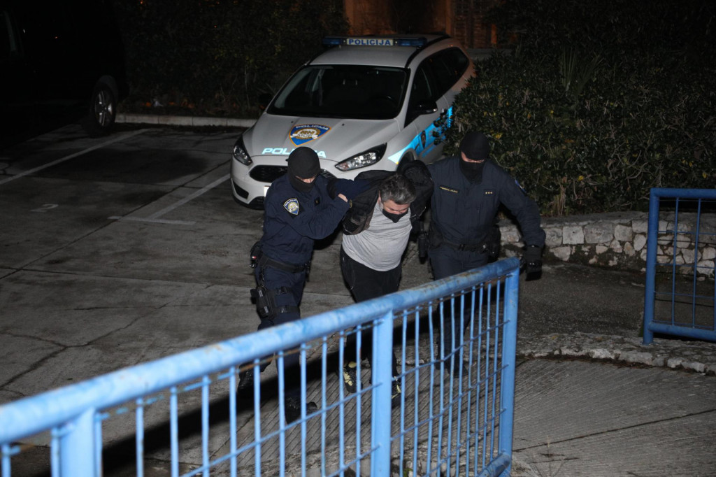 Privođenje u slučaju ilegalne preprodaje droge u kojoj su uhićene osobe iz Metkovića i Opuzena