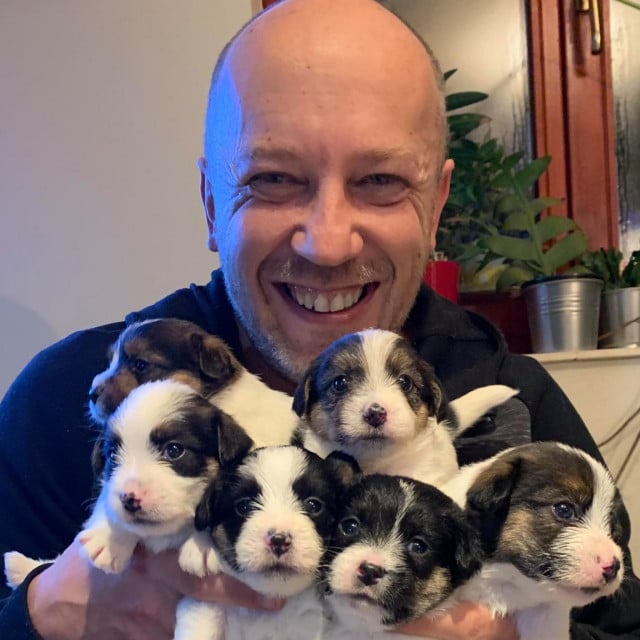Nenad Bižić sa &scaron;tencima Jack Russella
