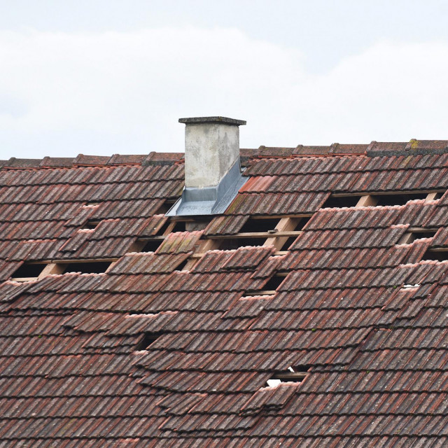 Oštećeni krov u Novom Selu Glinskom