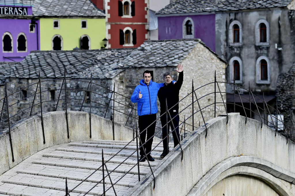 Kenan Juklo i Semir Kazazić: Skakači sa Staroga mosta čekaju bolje dane. Zbog pandemije koronavirusa u gradu nema turista