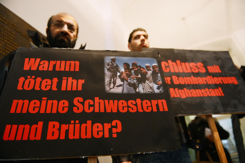 Protest Afganistanaca na sudu u Bonnu