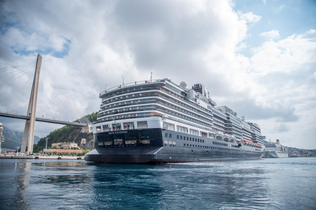 U Grad bi se dovodili američki turisti, odakle će se ukrcavati u kruzere i ploviti prema Splitu, Šibeniku, Zadru te natrag za Dubrovnik