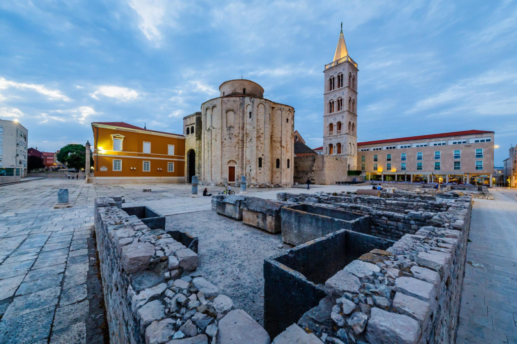Zadarski mir sklopljen je 18. veljače 1358. godine 