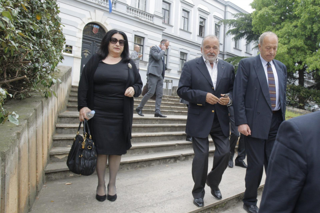 Na fotografiji: Vinka i Mirko Cetinski s odvjetnicima