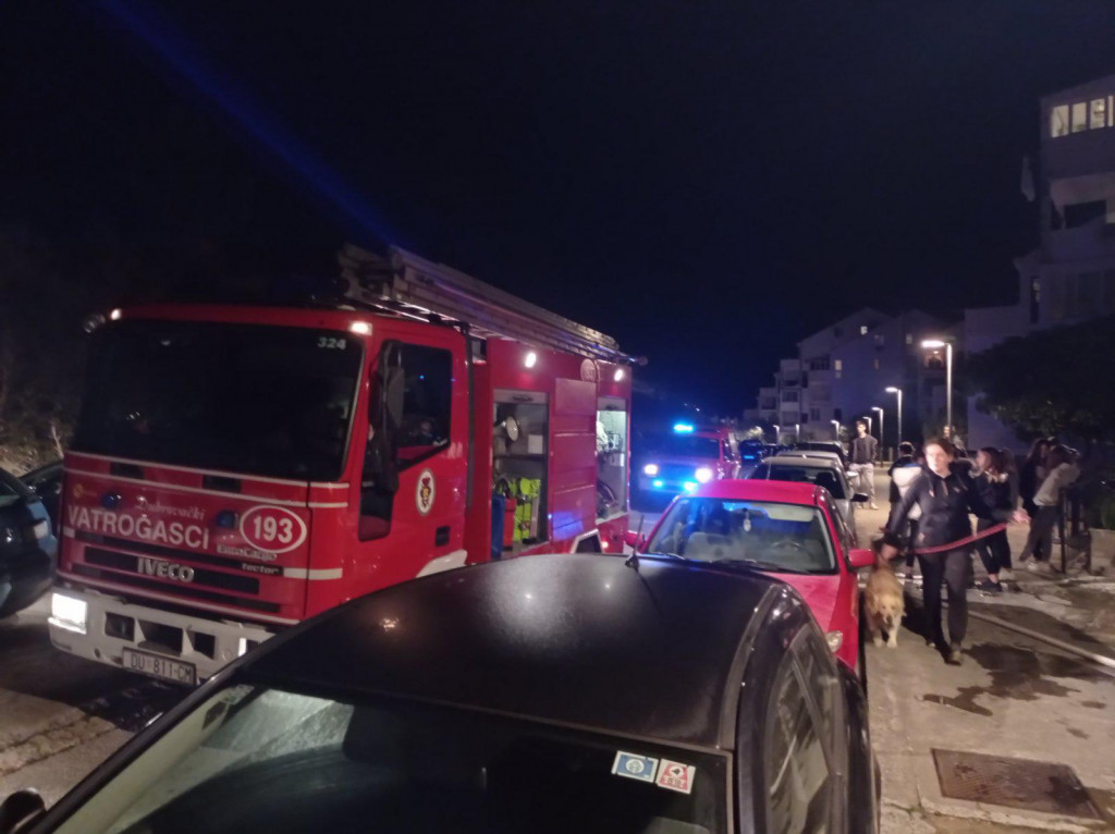 Na intervenciji je sudjelovalo 11 vatrogasaca s pet protupožarnih vozila