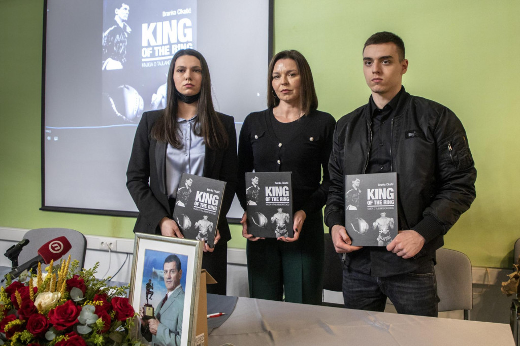 Lucija, Ivana i Bruno Cikatić: Ispunili smo mu želju objavom knjige...