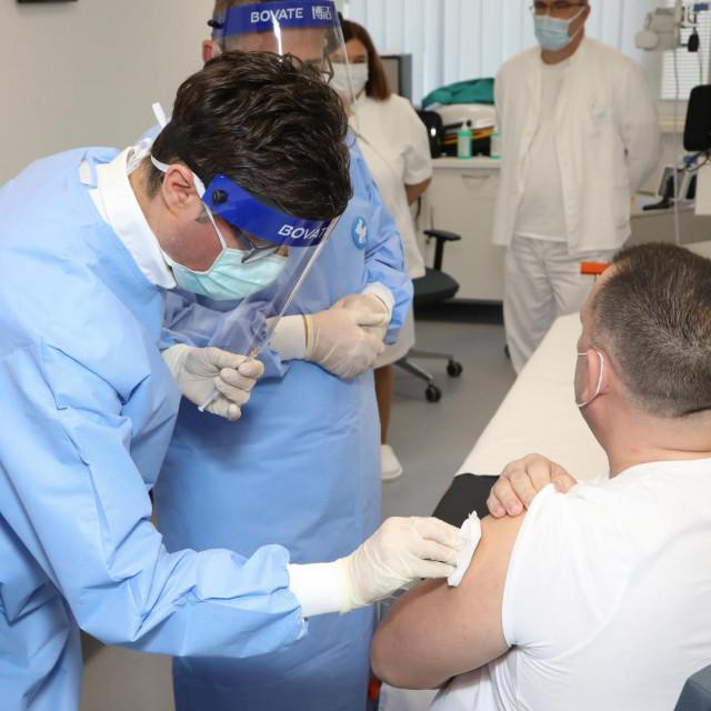 Prvo cijepljenje protiv virusa Covid19 obavljeno Općoj bolnici Dubrovnik 28. prosinca prošle godine