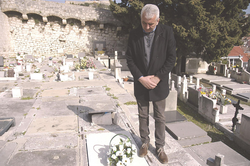 Zvone Čović i vaš reporter posjetili su Dušanov grob