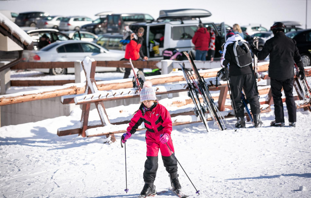 Skijališta u BiH puna su gostiju, kafići i klubovi normalno rade, a s druge strane broj zaraženih raste iz dana u dan