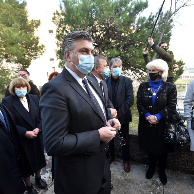 Premijer Andrej Plenković je tijekom posjeta Zadru obišao prostorije Lge protiv raka Zadar&lt;br /&gt;
 