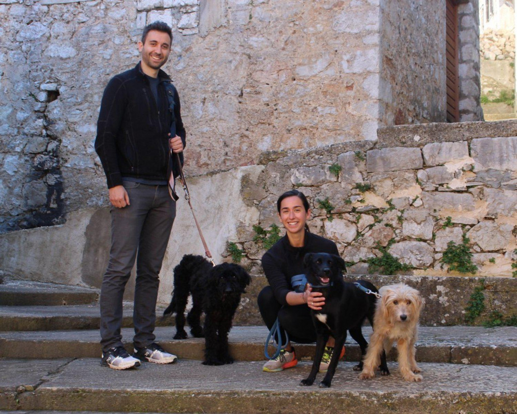 Jessica Romano i Thibaud Duprat u šetnji s psima u Pitvama