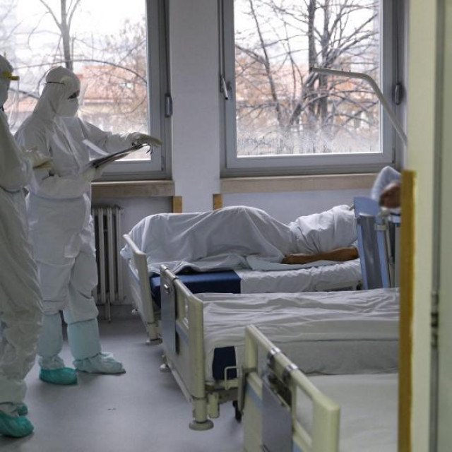 Liječnici u jednoj sarajevskoj bolnici - sve više razloga za brigu