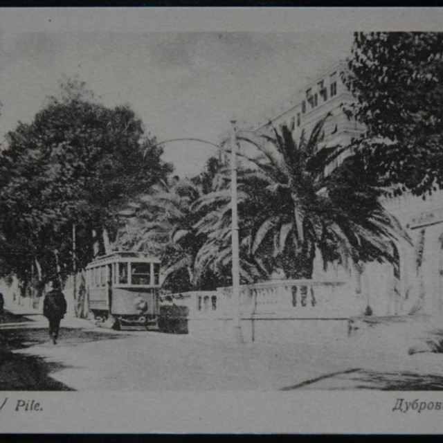 Dubrovački tramvaj snimljen 1930. godine kod HOtela Imperijal