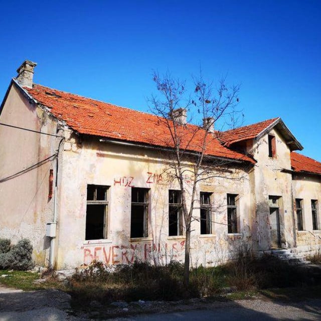 Stara škola u Siveriću
