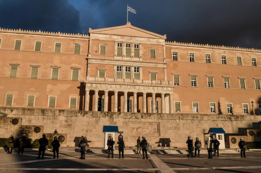 Police officers secure the Greek Parliament in central Athens on March 11, 2021 during a demonstration calling for democratic rights and the end of police repression. (Photo by Louisa GOULIAMAKI/AFP)