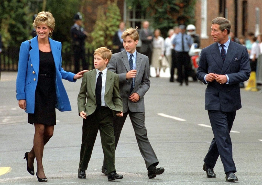 Diana i Charles sa sinovima 6. rujna 1995. godine, bio je to prvi Williamov dan na koledžu Eton 