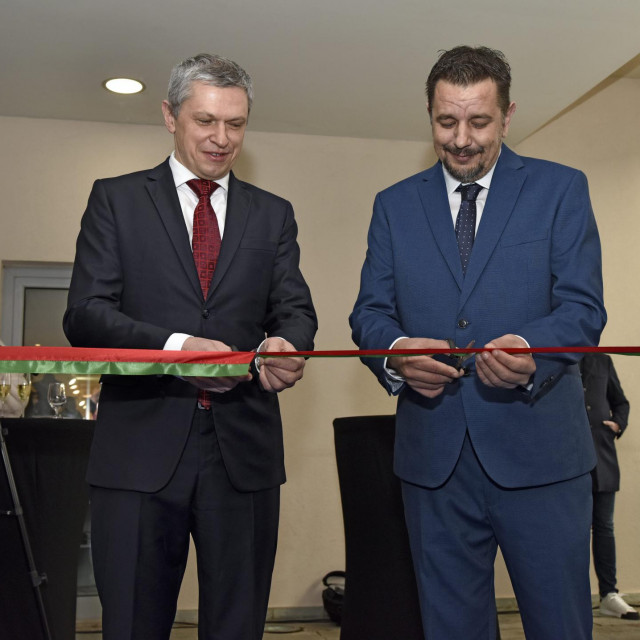 Aleksandar Ponemarev i Tomislav Božiković prerezali su vrpcu novog konzulata u sklopu hotela &amp;#39;Le Meridien Lav&amp;#39;