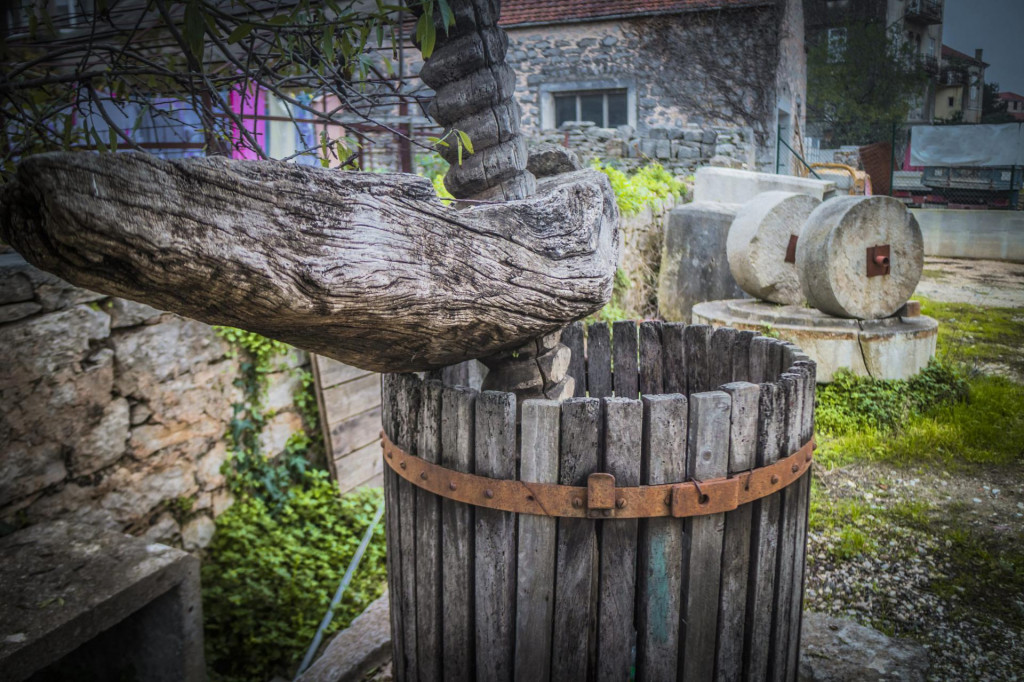 Turanj za grožđe i mlin za masline u Prigradici