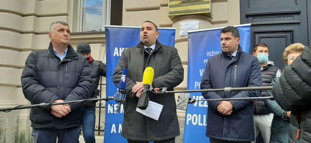 Frane Vučetić, predsjednik udruge Vir bez podjela, u društvu Nikole Grmoje i Mira Bulja iz Mosta